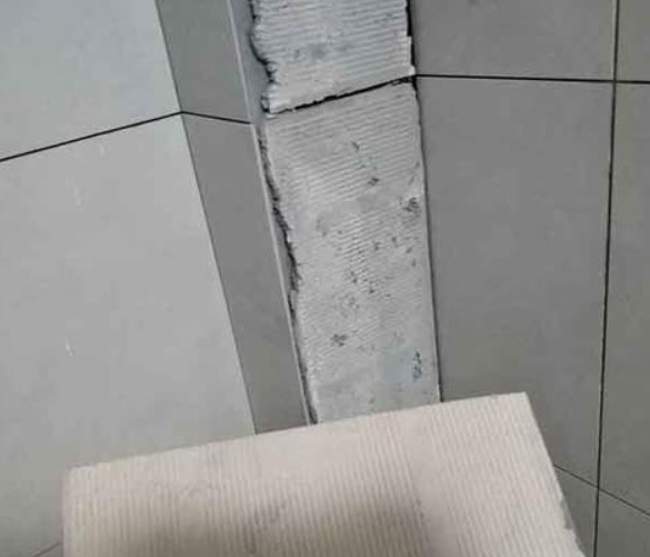 兴隆瓷砖空鼓维修公司分享下厨房瓷砖脱落的补救措施。